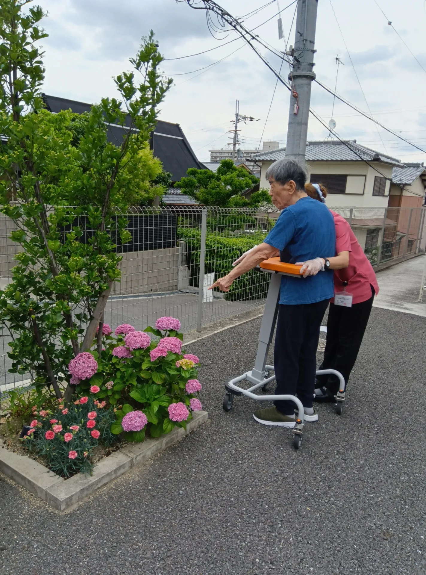 介護職が長く働ける職場の選び方｜転職で後悔しない5つのポイント【茨木市で転職を考えている方へ】